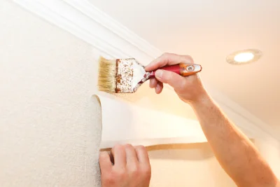 Pose de papier peint à Poligné — revêtements muraux et toiles de verre